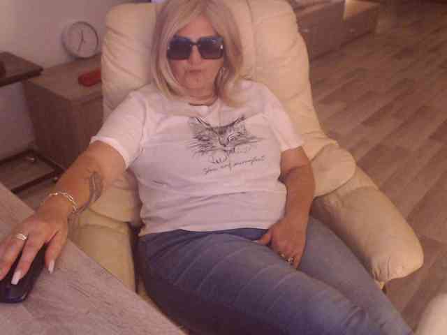 Angel_Dm_Milf webcam