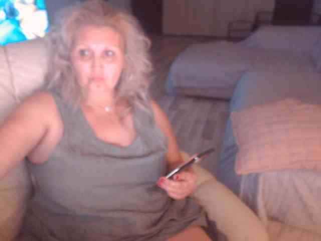 Angel_Dm_Milf webcam
