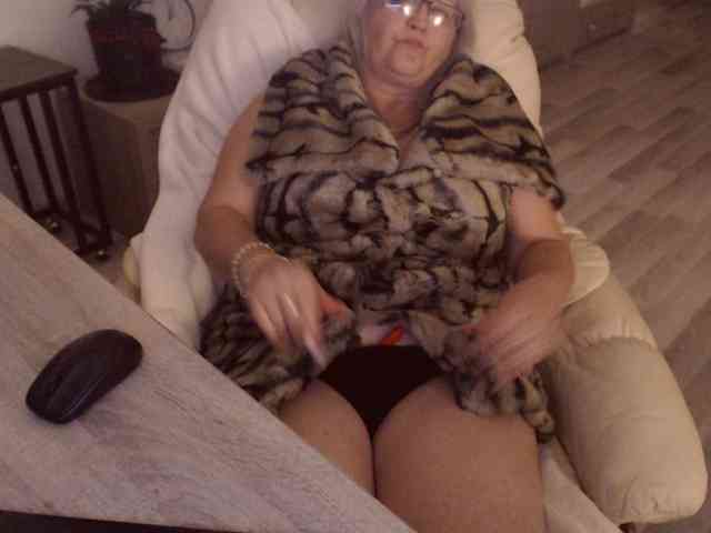 Angel_Dm_Milf webcam