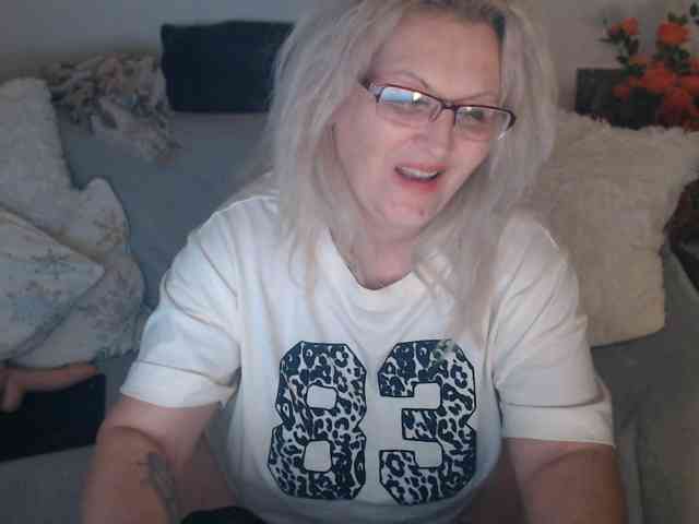 Angel_Dm_Milf webcam