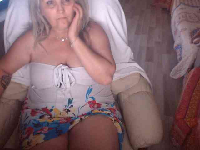 Angel_Dm_Milf webcam