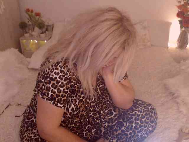 Angel_Dm_Milf webcam