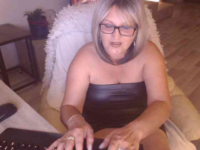 Angel_Dm_Milf webcam
