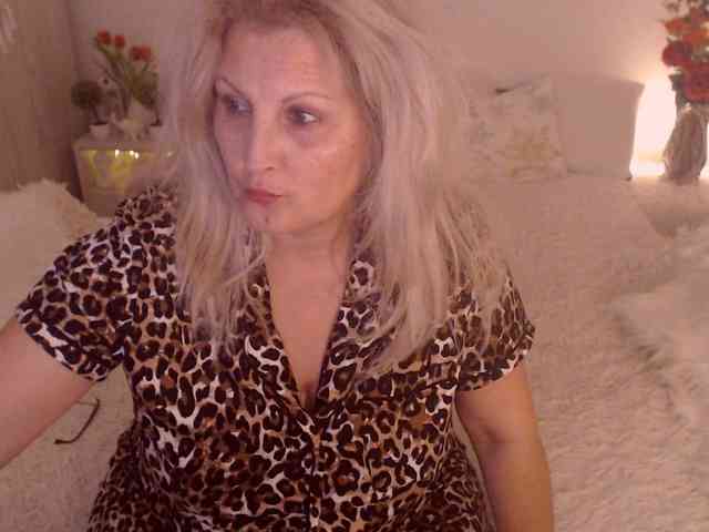 Angel_Dm_Milf webcam