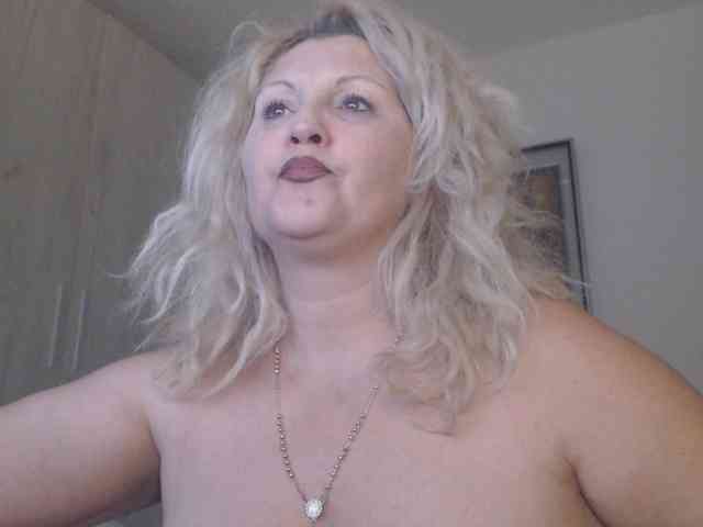 Angel_Dm_Milf webcam