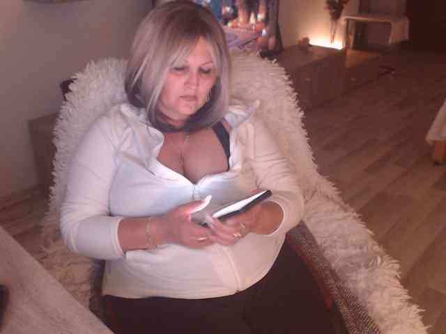 Angel_Dm_Milf webcam