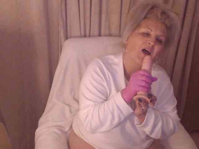 Angel_Dm_Milf webcam