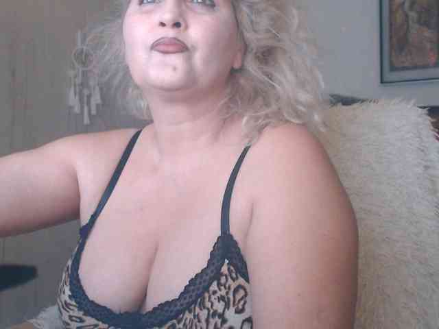 Angel_Dm_Milf webcam