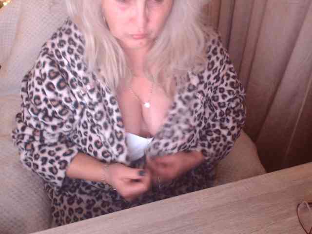 Angel_Dm_Milf webcam