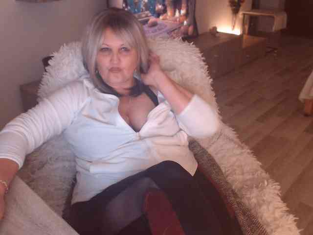 Angel_Dm_Milf webcam