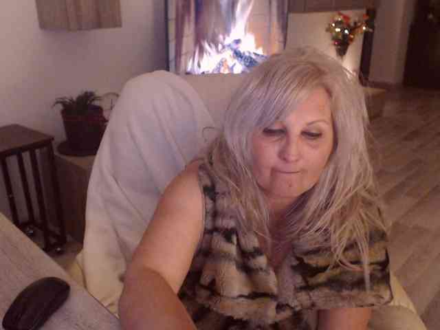 Angel_Dm_Milf webcam