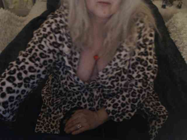 Angel_Dm_Milf webcam