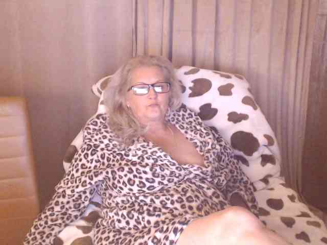 Angel_Dm_Milf webcam