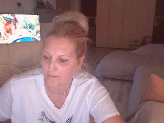 Angel_Dm_Milf webcam