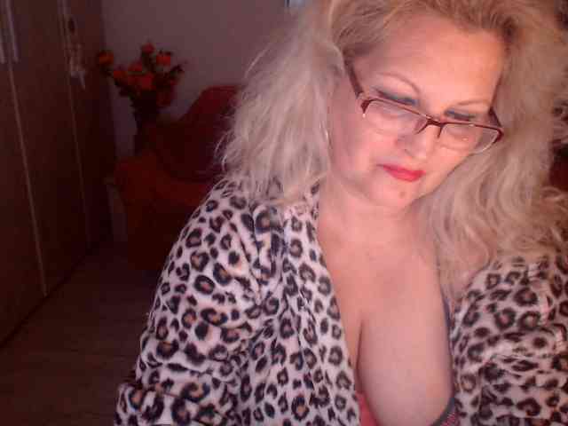 Angel_Dm_Milf webcam