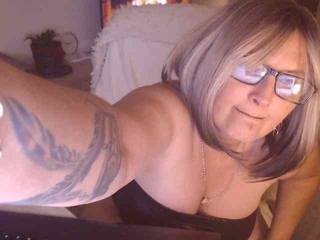 Angel_Dm_Milf webcam
