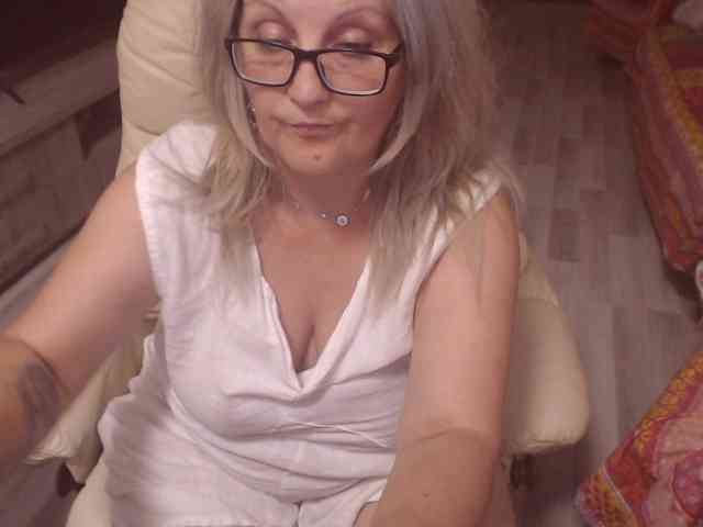 Angel_Dm_Milf webcam