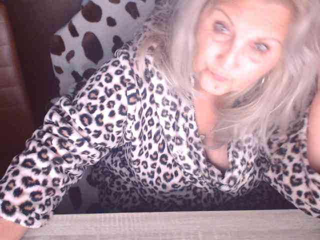 Angel_Dm_Milf webcam