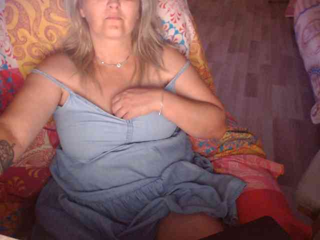 Angel_Dm_Milf webcam