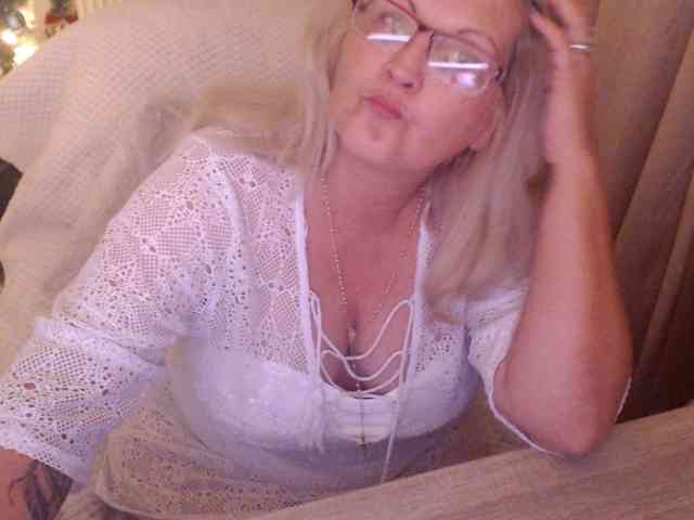 Angel_Dm_Milf webcam