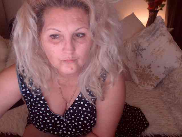 Angel_Dm_Milf webcam