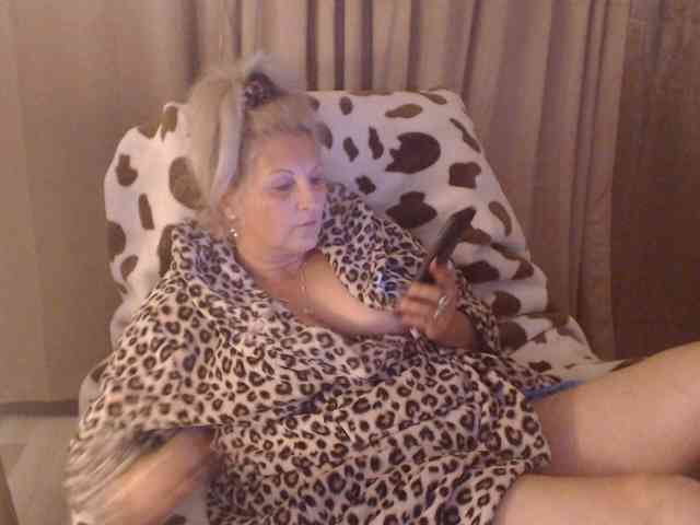 Angel_Dm_Milf webcam