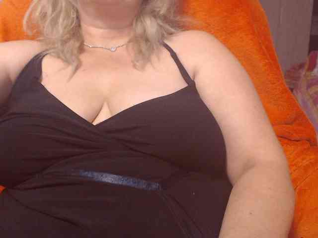 Angel_Dm_Milf webcam