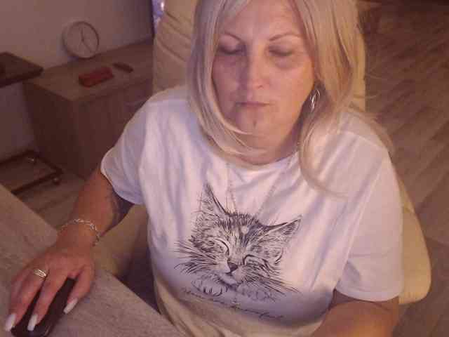 Angel_Dm_Milf webcam