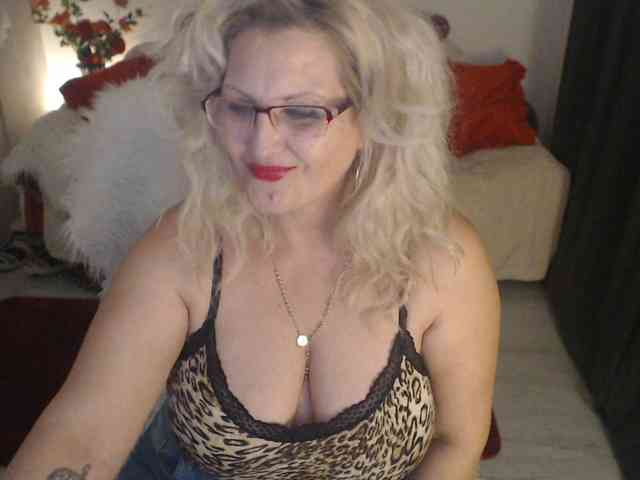 Angel_Dm_Milf webcam