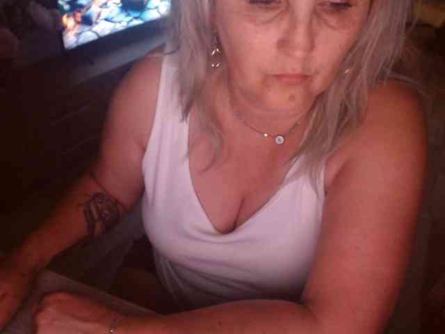 Angel_Dm_Milf webcam