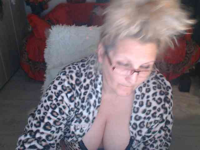 Angel_Dm_Milf webcam