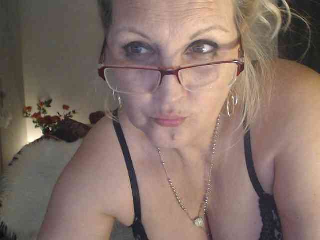 Angel_Dm_Milf webcam