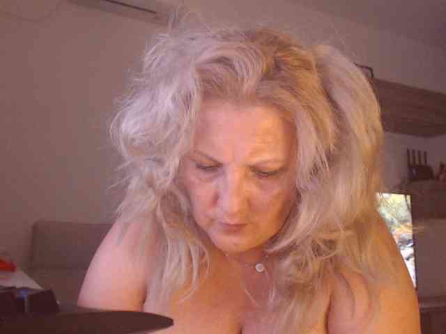 Angel_Dm_Milf webcam