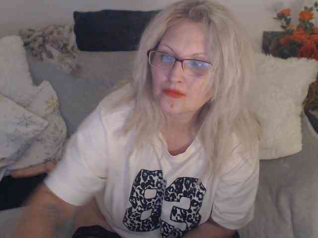 Angel_Dm_Milf webcam