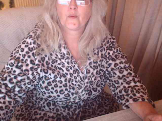 Angel_Dm_Milf webcam