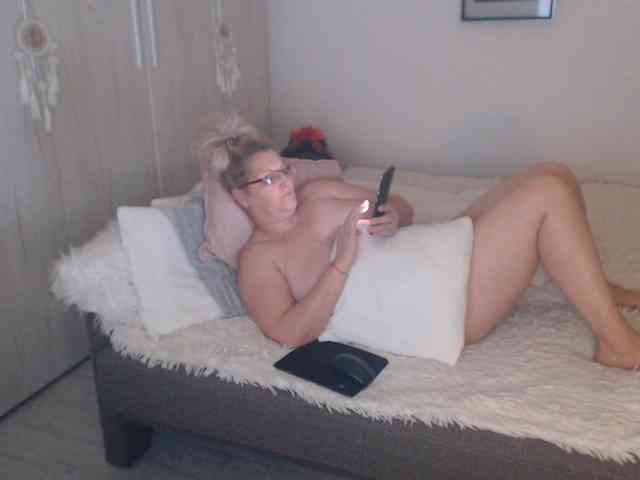 Angel_Dm_Milf webcam