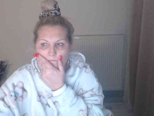 Angel_Dm_Milf webcam