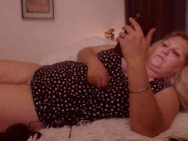 Angel_Dm_Milf webcam