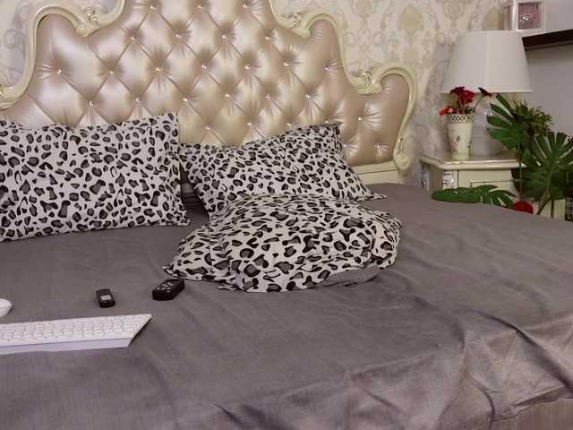 CarmellaAngel's BongaCams show and profile