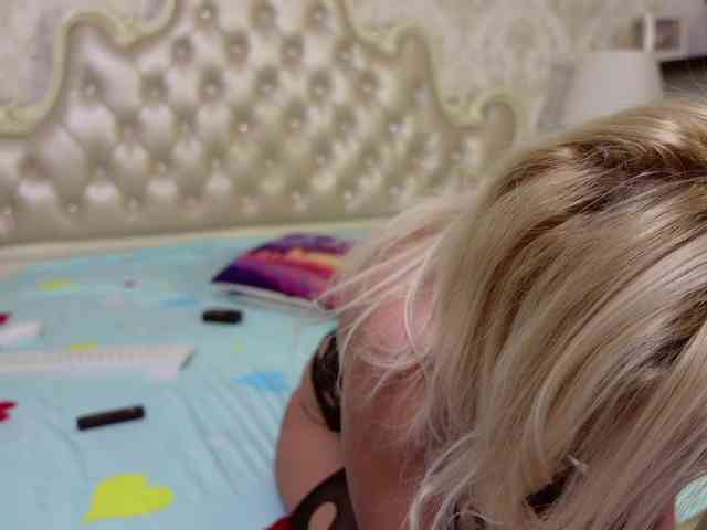 CarmellaAngel webcam