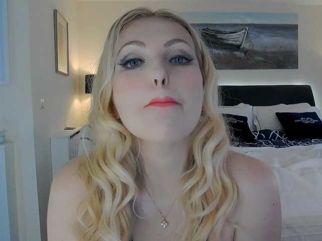 DeliciousAlba's BongaCams show and profile