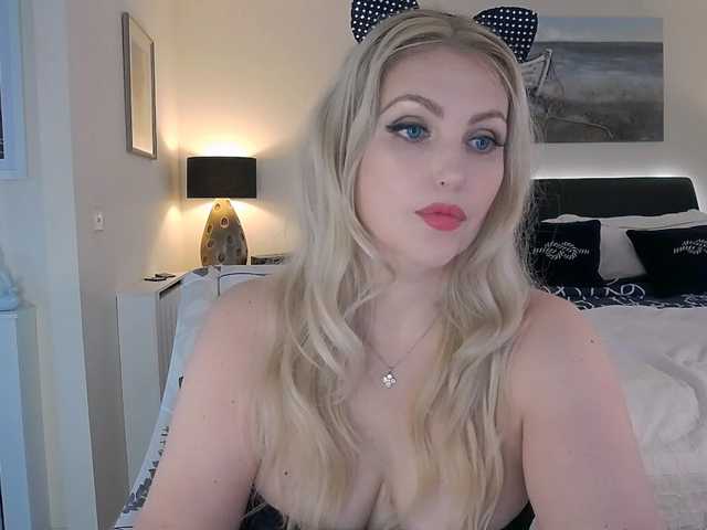 DeliciousAlba's BongaCams show and profile