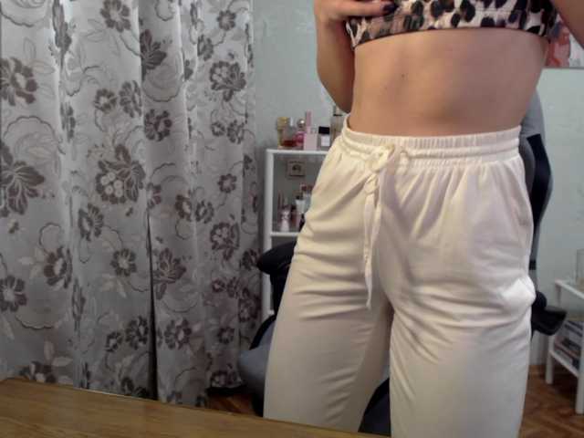 Lapochka2's BongaCams show and profile