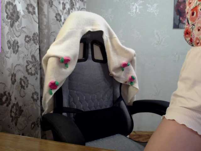 Lapochka2's BongaCams show and profile