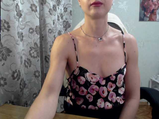 Lapochka2's BongaCams show and profile