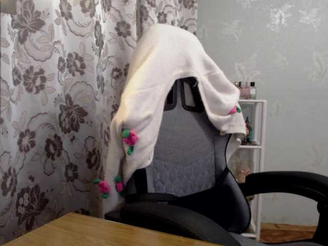 Lapochka2's BongaCams show and profile