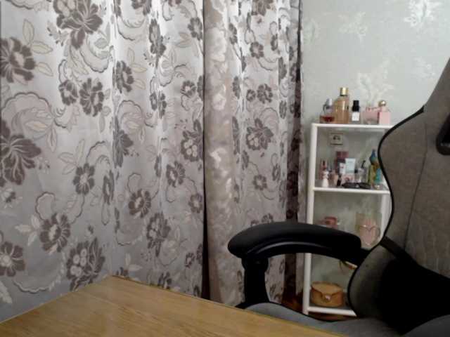 Lapochka2's BongaCams show and profile