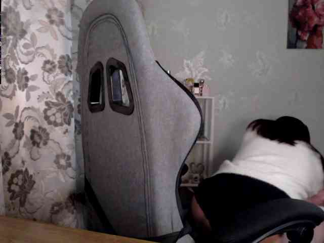 Lapochka2 Live Webcam on BongaCams