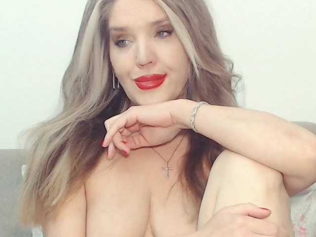 Drakulaura1's BongaCams show and profile