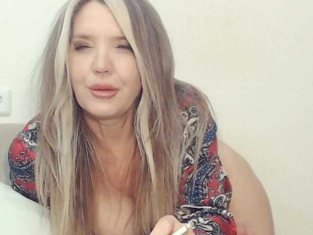 Drakulaura1's BongaCams show and profile